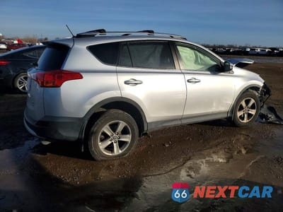 Trzecie zdjęcie samochodu z tyłu: 2015 TOYOTA RAV4 XLE VIN:JTMRFREV1FD161151 - miniatura