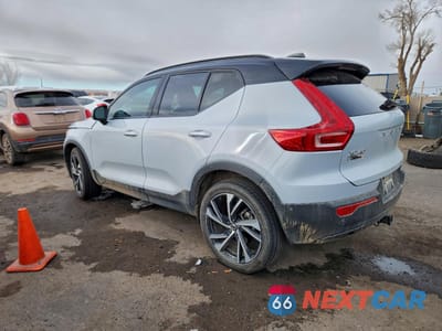 Drugie zdjęcie samochodu z przodu: 2021 VOLVO XC40 T5 R-DESIGN VIN:YV4162UM2M2460389 - miniatura