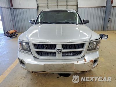 Piąte zdjęcie samochodu w środku: 2011 DODGE DAKOTA SLT VIN:1D7RE3GK1BS606325 - miniatura
