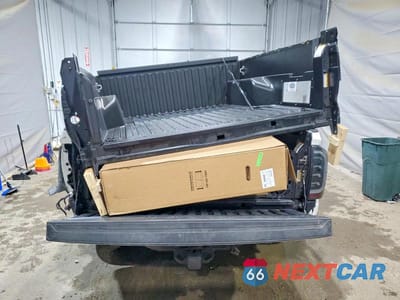 Zdjęcie 6 z 12 samochodu: 2023 TOYOTA TACOMA VIN:3TMCZ5AN2PM591031 - miniatura