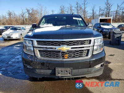 Piąte zdjęcie samochodu w środku: 2018 CHEVROLET SUBURBAN K1500 LT VIN:1GNSKHKC7JR184236 - miniatura