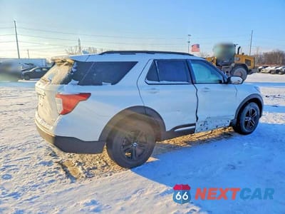 Trzecie zdjęcie samochodu z tyłu: 2022 FORD EXPLORER XLT VIN:1FMSK8DHXNGC05207 - miniatura
