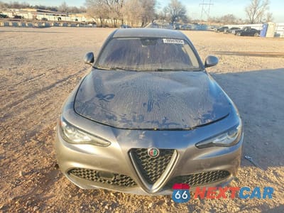 Piąte zdjęcie samochodu w środku: 2018 ALFA ROMEO GIULIA TI VIN:ZARFAECN4J7565376 - miniatura