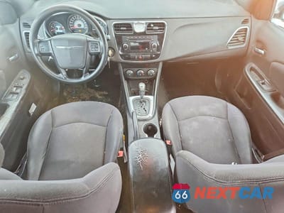 Zdjęcie 8 z 12 samochodu: 2014 CHRYSLER 200 LX VIN:1C3CCBAB2EN208329 - miniatura