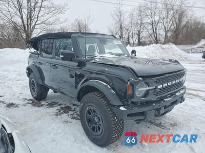 Czwarte zdjęcie samochodu z boku: 2024 FORD BRONCO WILDTRAK VIN:1FMEE2BP6RLA60899 - miniatura