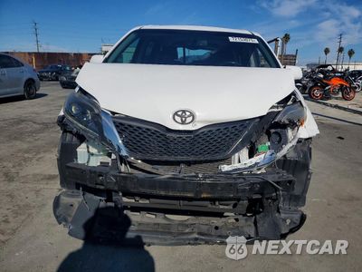 Piąte zdjęcie samochodu w środku: 2016 TOYOTA SIENNA SE VIN:5TDXK3DCXGS721870 - miniatura