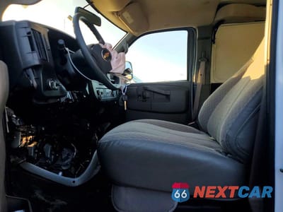 Zdjęcie 7 z 13 samochodu: 2021 CHEVROLET EXPRESS G2500 DELIVERY VAN VIN:1GCWGAFP8M1246052 - miniatura
