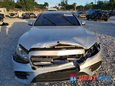 Piąte zdjęcie samochodu w środku: 2019 MERCEDES-BENZ E 300 VIN:WDDZF4JB8KA576578 - miniatura