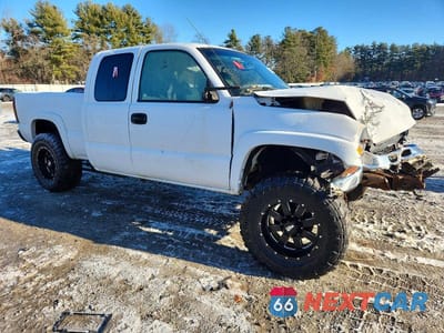 Czwarte zdjęcie samochodu z boku: 2004 GMC NEW SIERRA K1500 VIN:1GTEK19T84Z281923 - miniatura