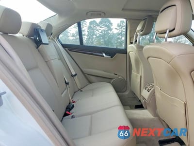 Zdjęcie 10 z 12 samochodu: 2010 MERCEDES-BENZ C 300 VIN:WDDGF5EB1AF372911 - miniatura