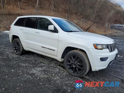 Czwarte zdjęcie samochodu z boku: 2018 JEEP GRAND CHEROKEE LAREDO VIN:1C4RJFAG5JC298404 - miniatura