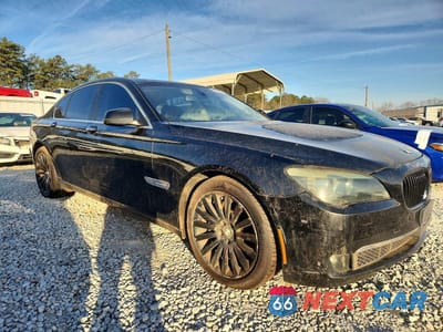 Czwarte zdjęcie samochodu z boku: 2012 BMW 750 VIN:WBAKC6C5XBC394373 - miniatura