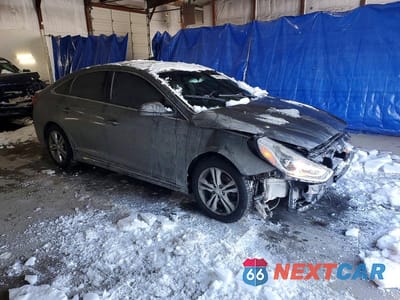 Czwarte zdjęcie samochodu z boku: 2018 HYUNDAI SONATA SPORT VIN:5NPE34AF7JH694102 - miniatura