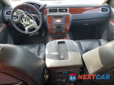 Zdjęcie 8 z 14 samochodu: 2014 CHEVROLET SUBURBAN K1500 LTZ VIN:1GNSKKE7XER135355 - miniatura