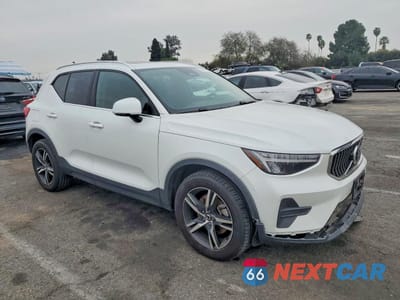 Czwarte zdjęcie samochodu z boku: 2025 VOLVO XC40 CORE VIN:YV4L12UJ5S2477083 - miniatura