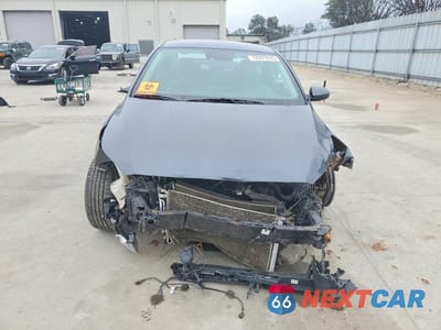 Piąte zdjęcie samochodu w środku: 2020 KIA FORTE LXS VIN:3KPF24AD2LE224766 - miniatura