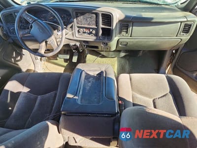 Zdjęcie 8 z 12 samochodu: 2005 CHEVROLET SILVERADO K2500 HEAVY DUTY VIN:1GCHK232X5F850602 - miniatura