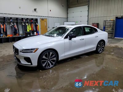 2022 VOLVO S60 B5 MOMENTUM 7JRL12TZ8NG178092 - główne zdjęcie licytacji z USA - miniatura