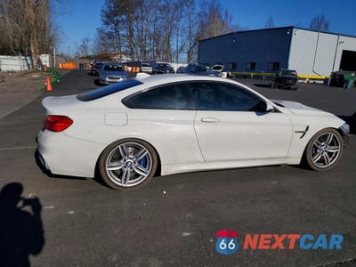 Trzecie zdjęcie samochodu z tyłu: 2015 BMW M4 VIN:WBS3R9C55FK333931 - miniatura