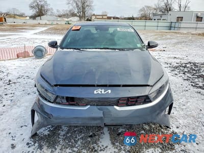 Piąte zdjęcie samochodu w środku: 2023 KIA FORTE GT LINE VIN:3KPF54AD8PE646196 - miniatura