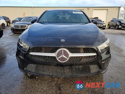 Piąte zdjęcie samochodu w środku: 2019 MERCEDES-BENZ A 220 VIN:WDD3G4EB9KW002300 - miniatura
