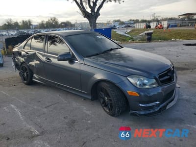 Czwarte zdjęcie samochodu z boku: 2013 MERCEDES-BENZ C 250 VIN:WDDGF4HB7DR257450 - miniatura