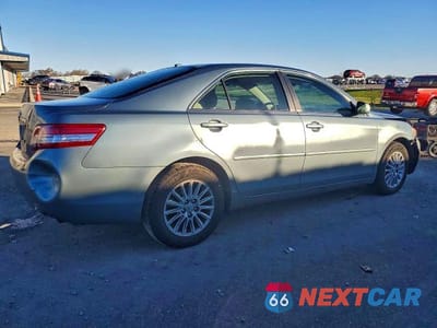 Trzecie zdjęcie samochodu z tyłu: 2010 TOYOTA CAMRY BASE VIN:4T4BF3EK8AR022780 - miniatura