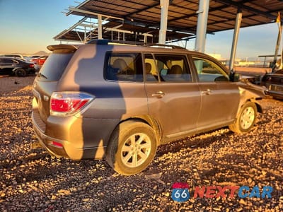 Trzecie zdjęcie samochodu z tyłu: 2013 TOYOTA HIGHLANDER HYBRID VIN:JTEBC3EH8D2016078 - miniatura