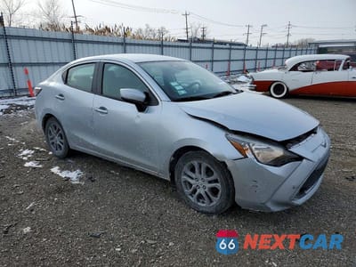 Czwarte zdjęcie samochodu z boku: 2019 TOYOTA YARIS VIN:3MYDLBYV0KY522884 - miniatura