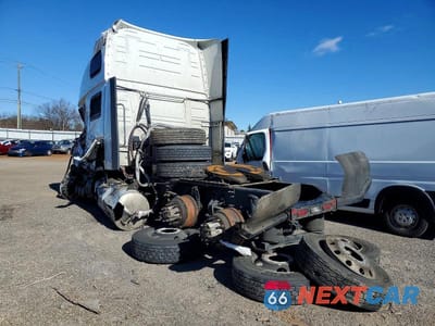 Trzecie zdjęcie samochodu z tyłu: 2023 VOLVO VNL SEMI TRUCK VIN:4V4NC9EH8PN333080 - miniatura