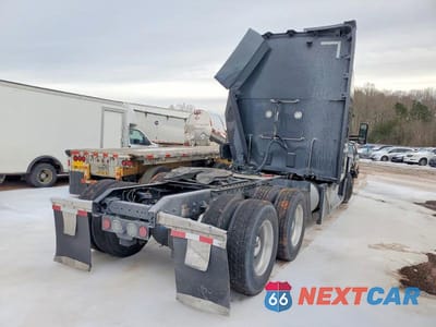 Czwarte zdjęcie samochodu z boku: 2024 KENWORTH T680 SEMI TRUCK VIN:1XKYD49X1RJ319840 - miniatura