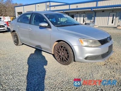 Czwarte zdjęcie samochodu z boku: 2011 VOLKSWAGEN JETTA SE VIN:3VWDZ7AJ1BM349334 - miniatura