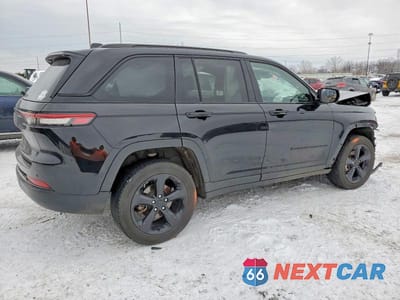 Trzecie zdjęcie samochodu z tyłu: 2023 JEEP GRAND CHEROKEE LAREDO VIN:1C4RJHAGXPC504661 - miniatura