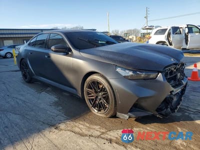 Czwarte zdjęcie samochodu z boku: 2026 BMW M5 VIN:WBS83FK06TCV35419 - miniatura