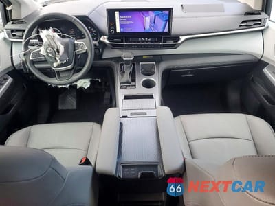 Zdjęcie 8 z 12 samochodu: 2025 TOYOTA SIENNA XLE VIN:5TDYRKEC6SS242010 - miniatura
