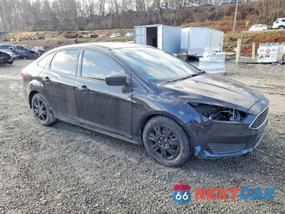 Czwarte zdjęcie samochodu z boku: 2018 FORD FOCUS S VIN:1FADP3E26JL202128 - miniatura