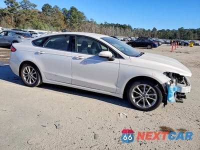 Czwarte zdjęcie samochodu z boku: 2020 FORD FUSION SE VIN:3FA6P0HDXLR126857 - miniatura