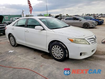 Czwarte zdjęcie samochodu z boku: 2010 TOYOTA CAMRY BASE VIN:4T1BF3EK3AU552679 - miniatura