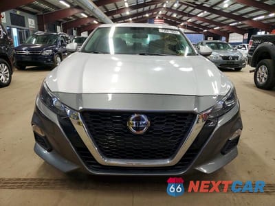 Piąte zdjęcie samochodu w środku: 2019 NISSAN ALTIMA S VIN:1N4BL4BV4KC104238 - miniatura