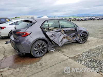 Trzecie zdjęcie samochodu z tyłu: 2021 TOYOTA COROLLA XSE VIN:JTNC4MBE0M3119345 - miniatura
