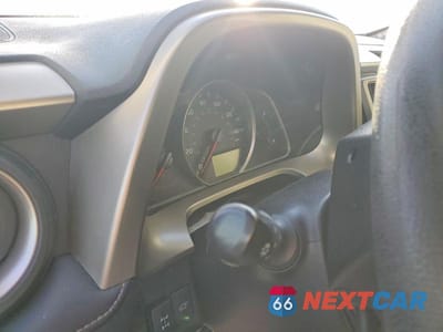 Zdjęcie 9 z 12 samochodu: 2015 TOYOTA RAV4 XLE VIN:JTMRFREV1FD161151 - miniatura