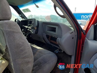 Piąte zdjęcie samochodu w środku: 1999 GMC SIERRA C3500 HEAVY DUTY VIN:1GDKC34F5XF050881 - miniatura