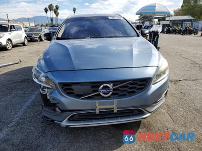 Piąte zdjęcie samochodu w środku: 2018 VOLVO V60 CROSS COUNTRY PREMIER VIN:YV440MWK5J2050039 - miniatura