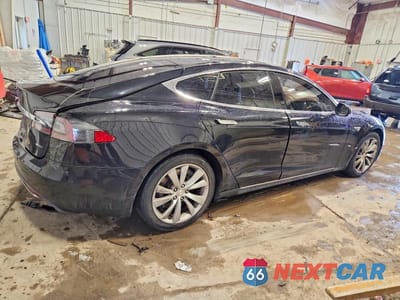 Trzecie zdjęcie samochodu z tyłu: 2016 TESLA MODEL S VIN:5YJSA1E23GF122837 - miniatura