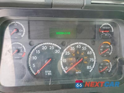 Zdjęcie 8 z 10 samochodu: 2016 FREIGHTLINER CASCADIA 125 SEMI TRUCK VIN:1FUJGEDV6GLHC5914 - miniatura