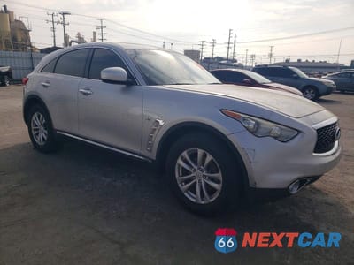Czwarte zdjęcie samochodu z boku: 2017 INFINITI QX70 BASE VIN:JN8CS1MU1HM141372 - miniatura