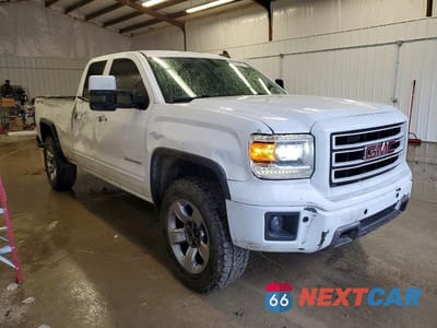 Czwarte zdjęcie samochodu z boku: 2015 GMC SIERRA K1500 VIN:1GTV2TEC6FZ387632 - miniatura