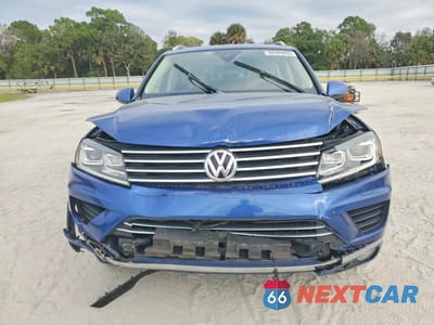 Piąte zdjęcie samochodu w środku: 2016 VOLKSWAGEN TOUAREG SPORT VIN:WVGEF9BP4GD010144 - miniatura