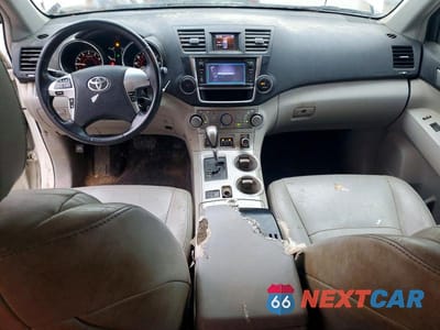 Zdjęcie 8 z 12 samochodu: 2013 TOYOTA HIGHLANDER SE VIN:5TDZK3EH5DS090069 - miniatura