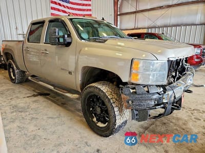 Czwarte zdjęcie samochodu z boku: 2008 CHEVROLET SILVERADO K2500 HEAVY DUTY VIN:1GCHK23608F172093 - miniatura